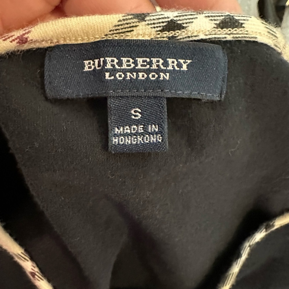 Burberry Black Tee with Red Logo and nova check Patterned Collar short sleeve - Picture 7 of 12